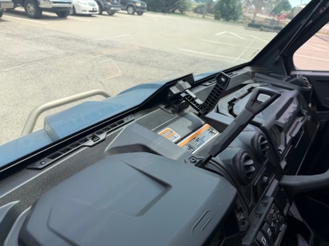 2025 Can-Am Defender Limited in Topeka, Kansas - Photo 5