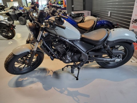 2026 Honda Rebel 300 E-Clutch in Topeka, Kansas - Photo 2