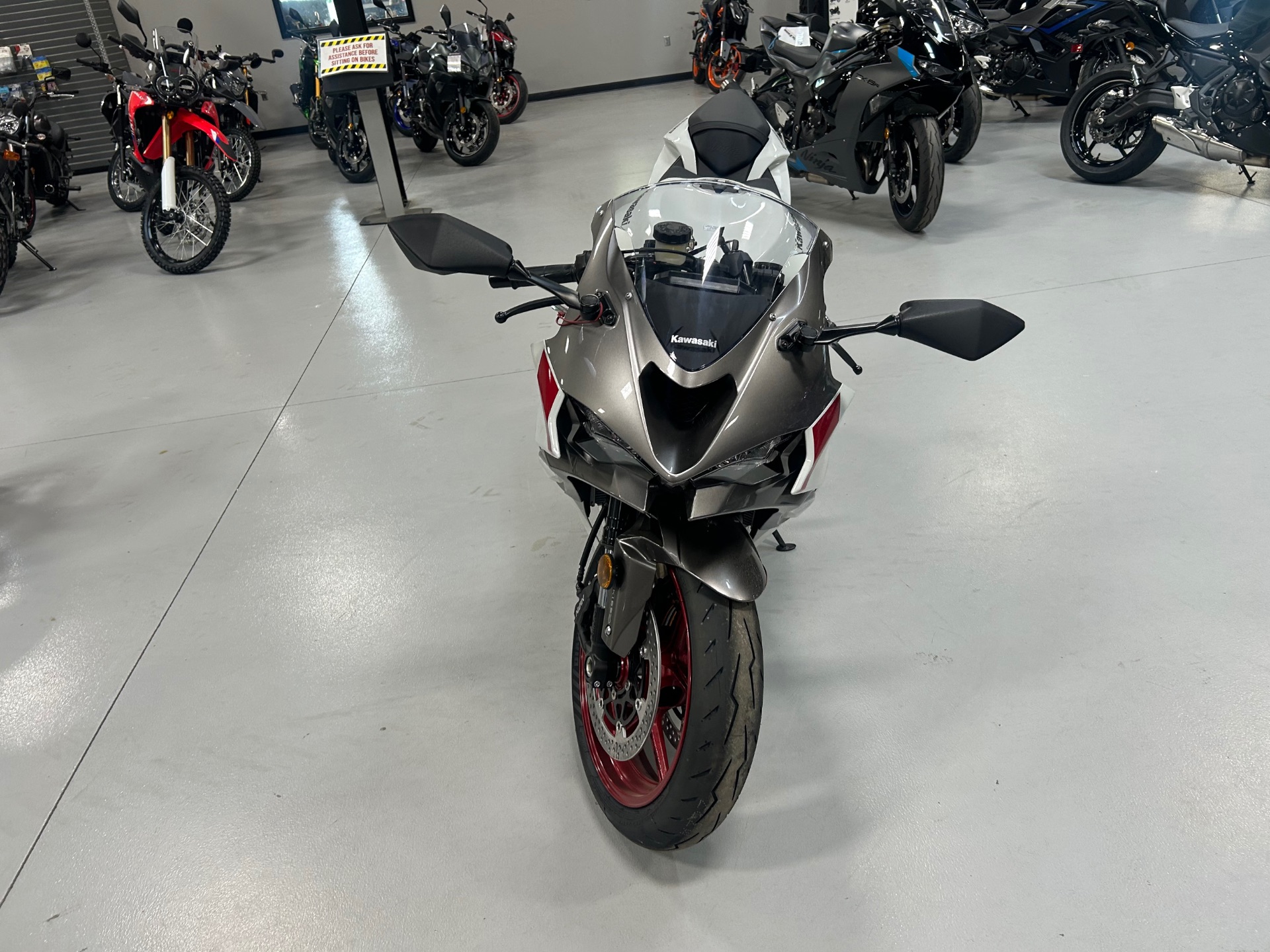 2025 Kawasaki Ninja ZX-6R ABS in Topeka, Kansas - Photo 3