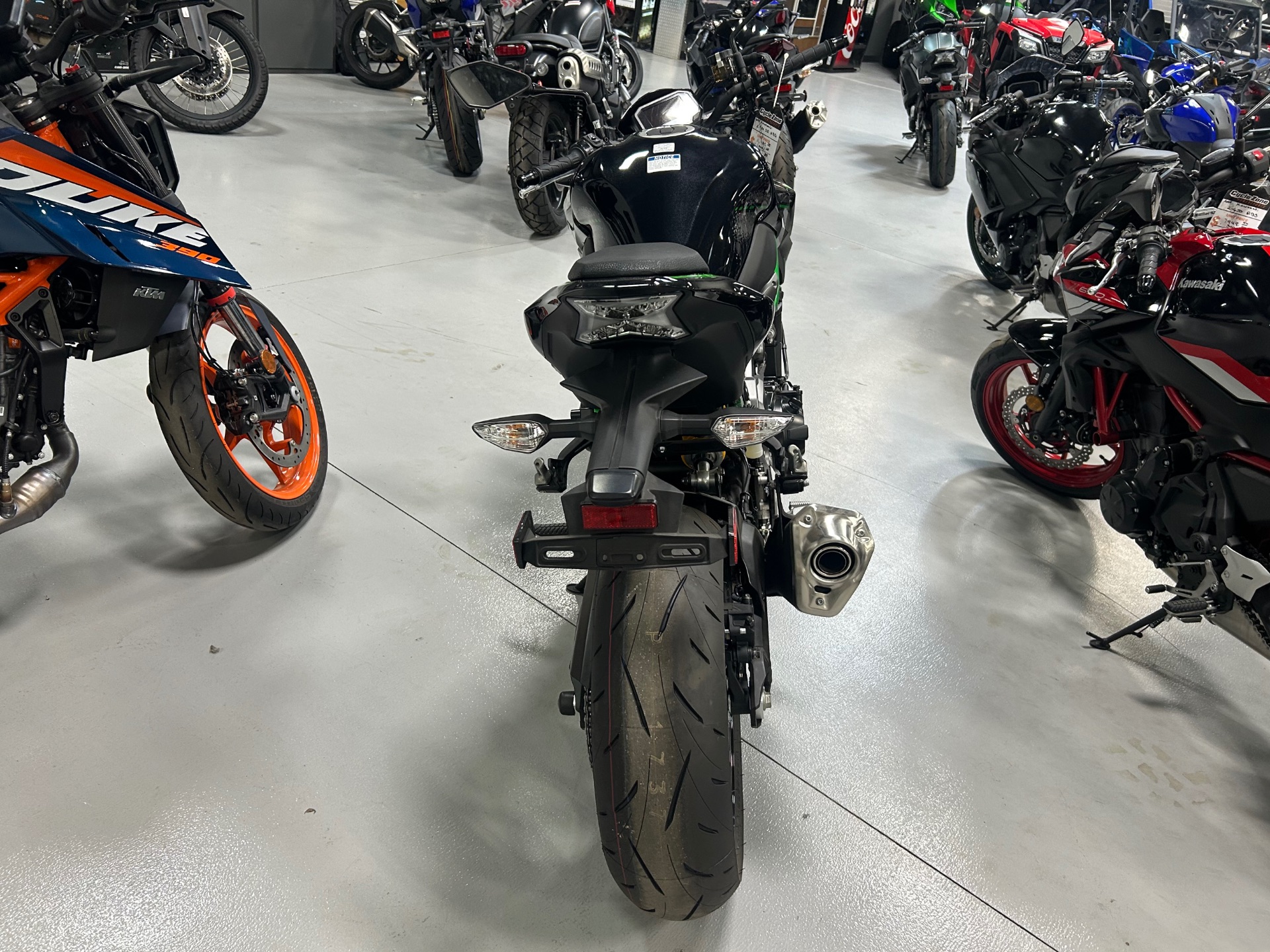 2025 Kawasaki Z900 SE ABS in Topeka, Kansas - Photo 4