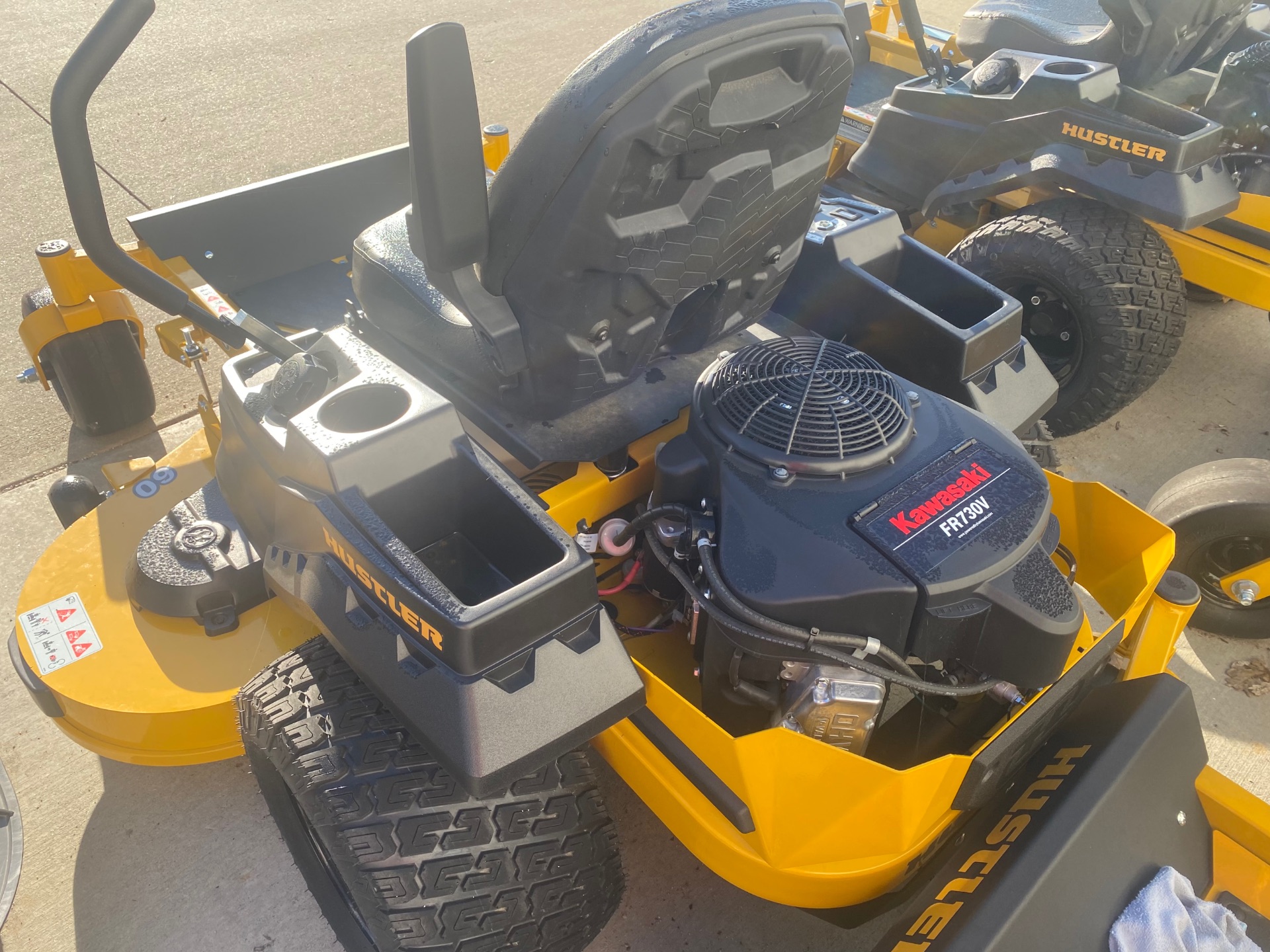 2025 Hustler Turf Equipment Raptor XD 60 in. Kawasaki FR730 24 hp in Topeka, Kansas - Photo 2