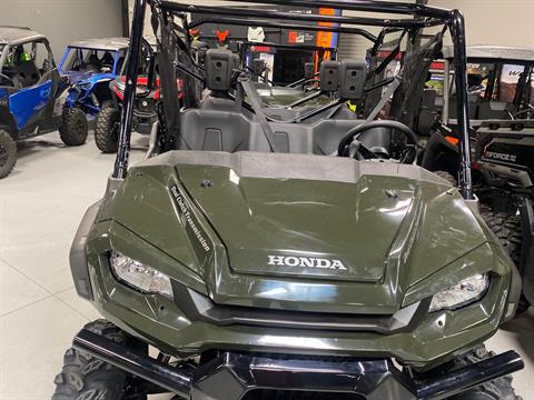 2025 Honda Pioneer 1000-6 Deluxe Crew in Topeka, Kansas - Photo 2