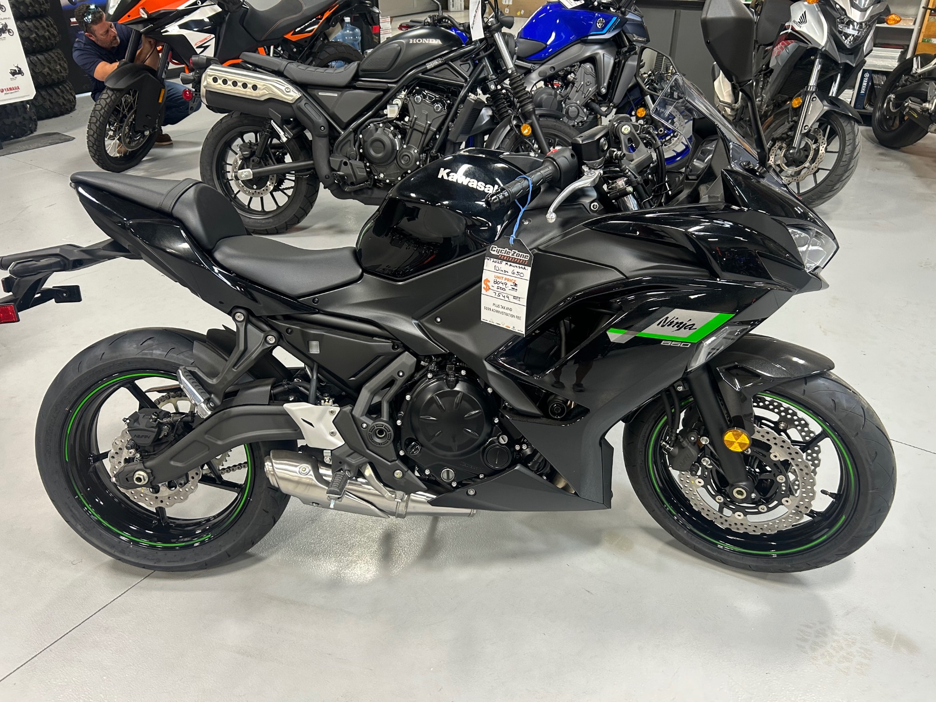 2025 Kawasaki Ninja 650 in Topeka, Kansas - Photo 4