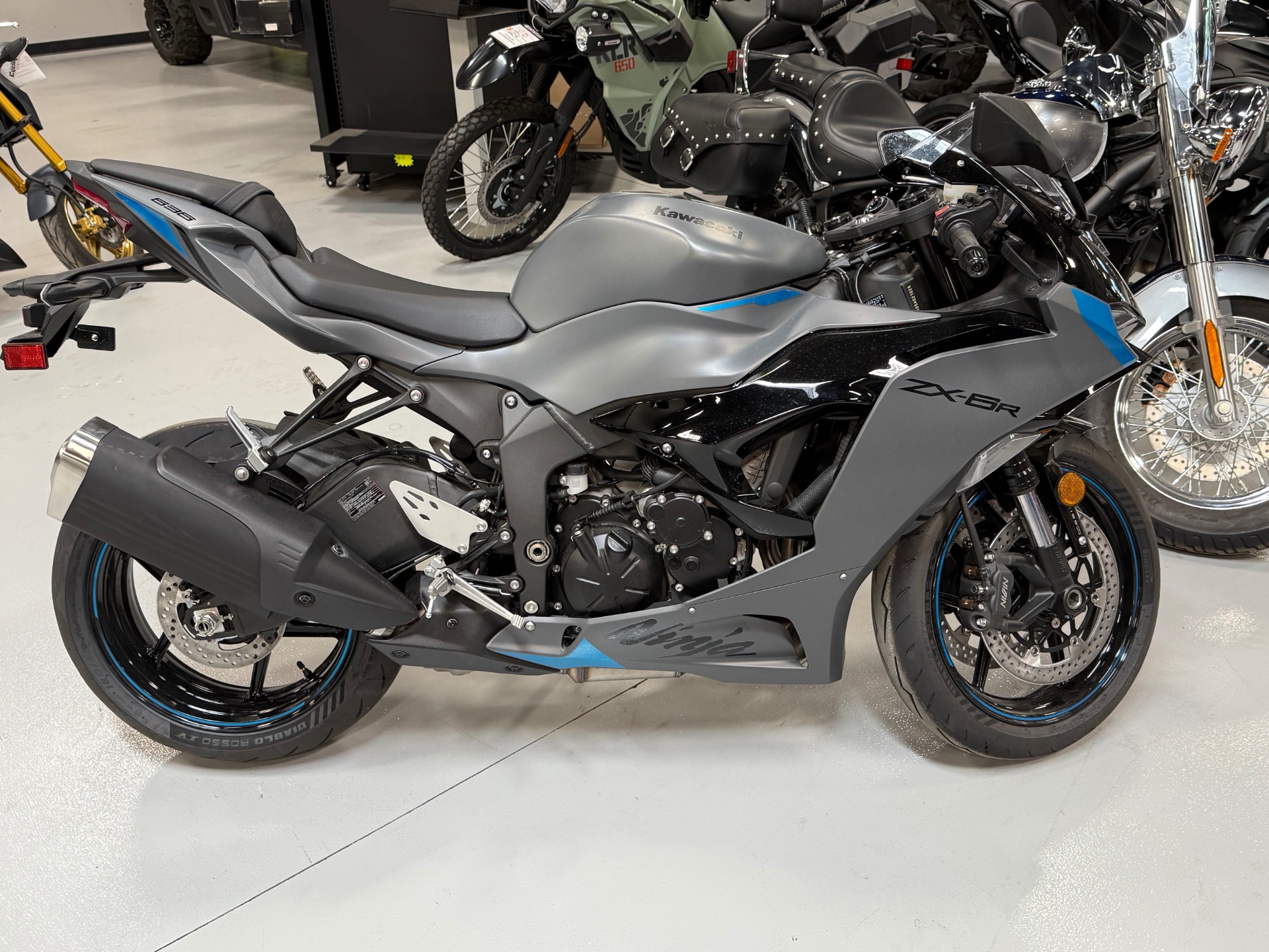2025 Kawasaki Ninja ZX-6R ABS in Topeka, Kansas - Photo 2