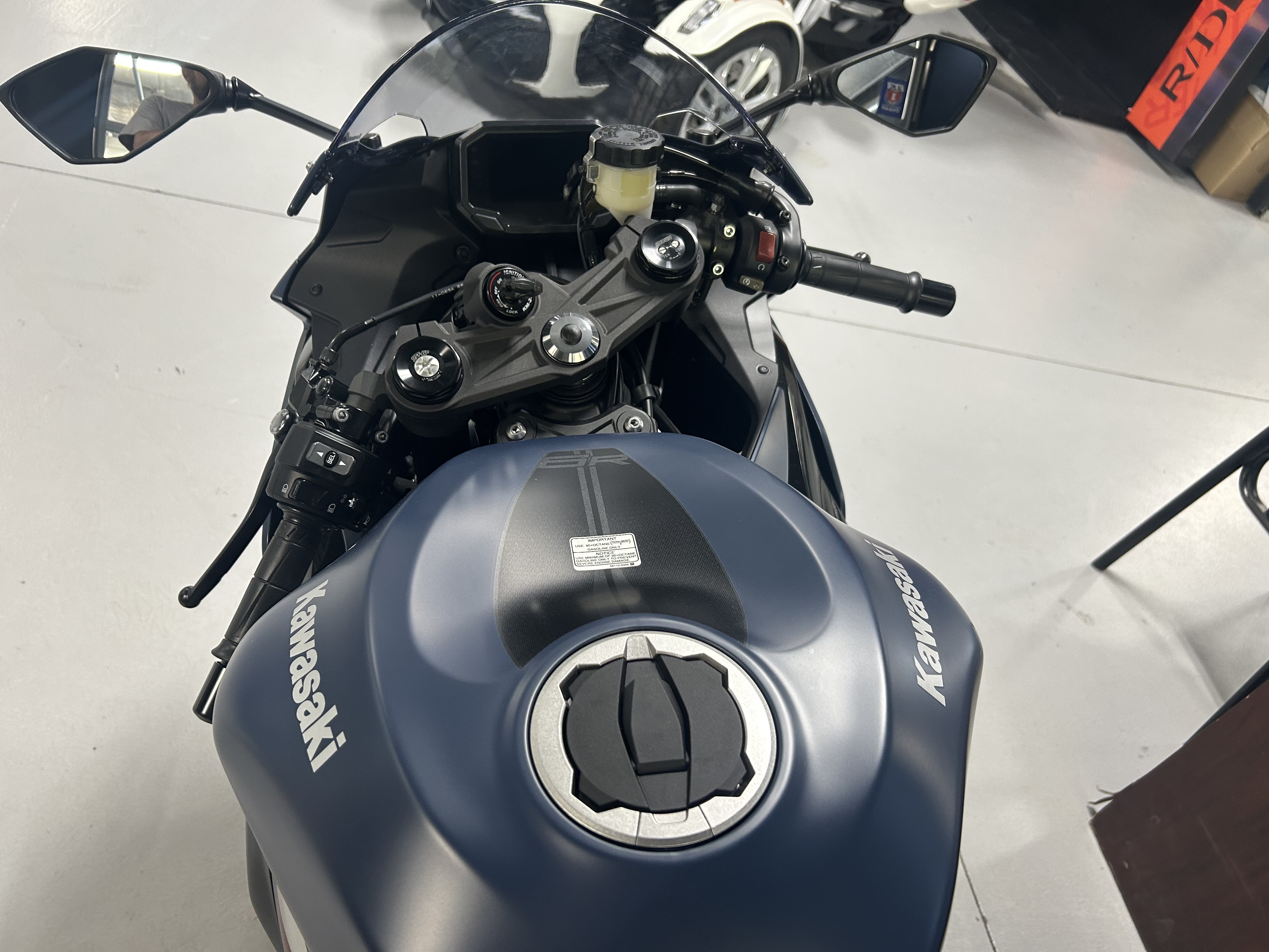 2027 Kawasaki Ninja® ZX-6R ABS 5