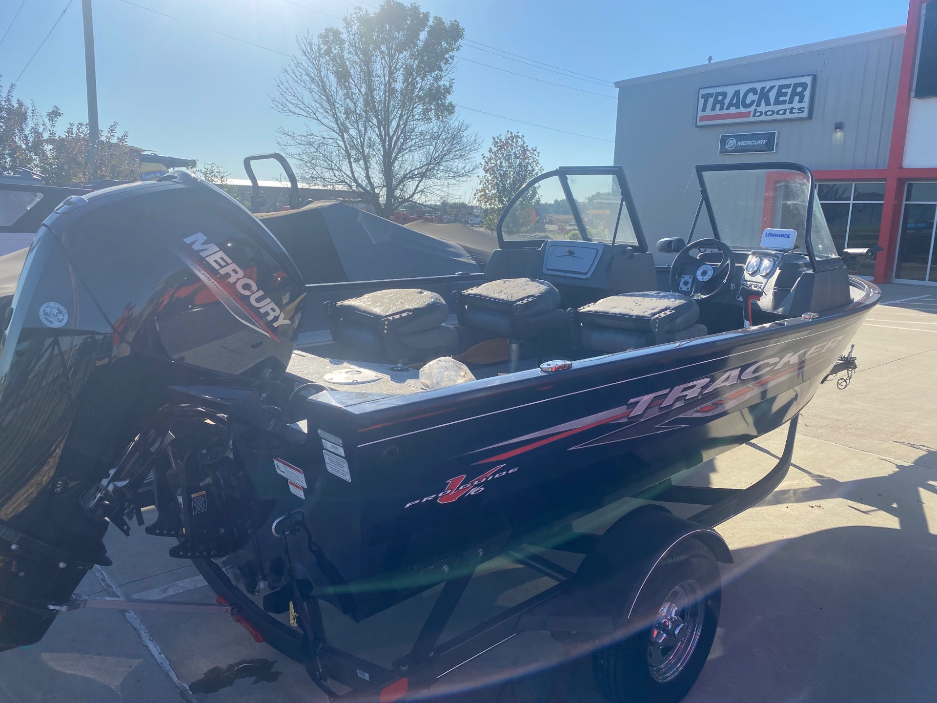 2023 Tracker Pro Guide V-16 SC in Topeka, Kansas - Photo 2