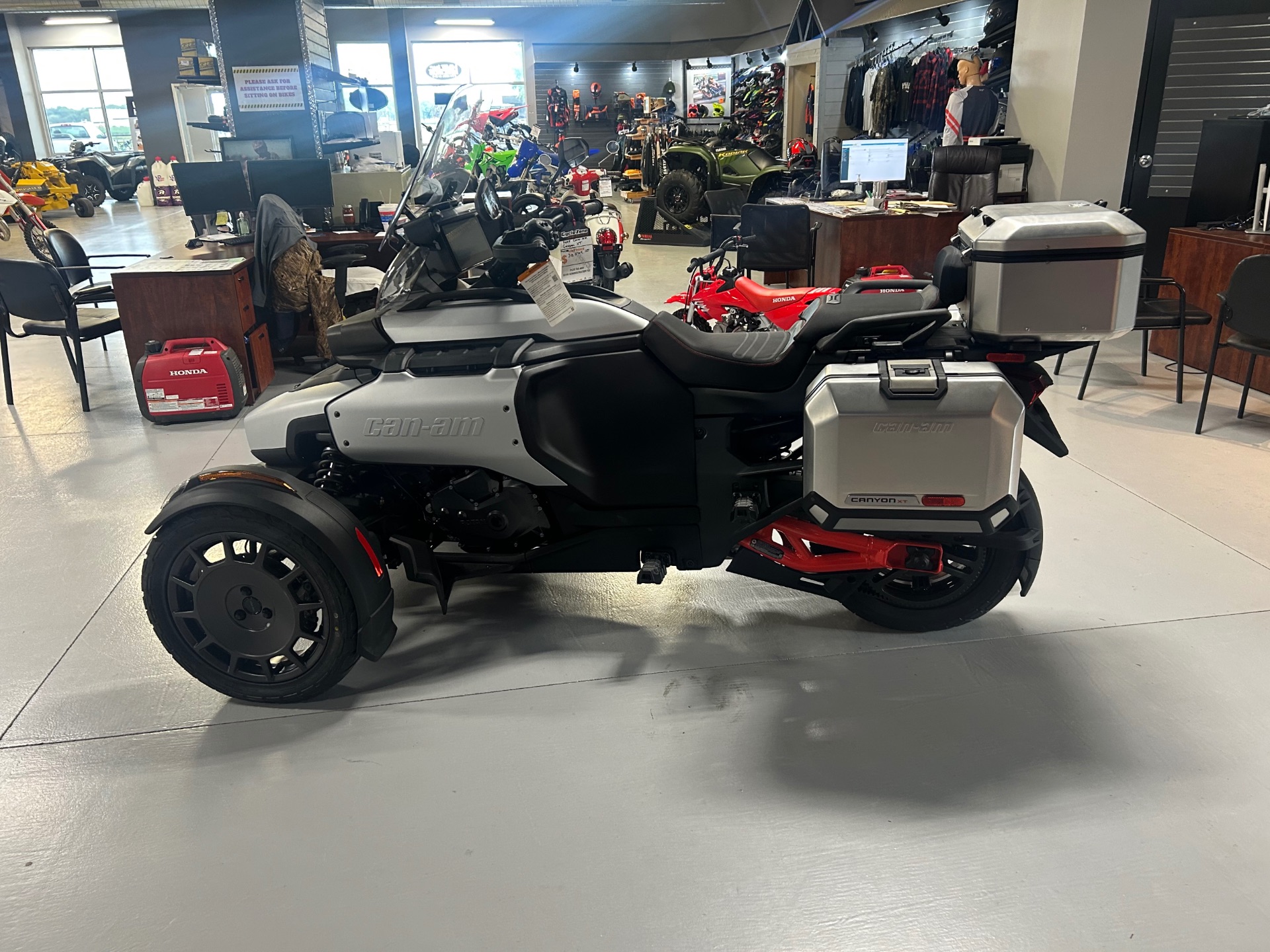 2025 Can-Am Canyon XT in Topeka, Kansas - Photo 1
