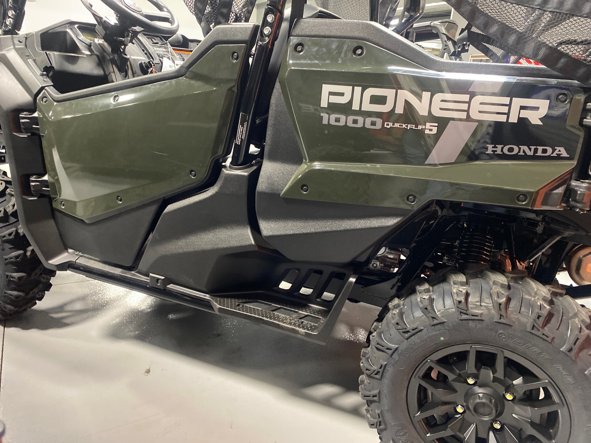 2025 Honda Pioneer 1000-5 Deluxe in Topeka, Kansas - Photo 4