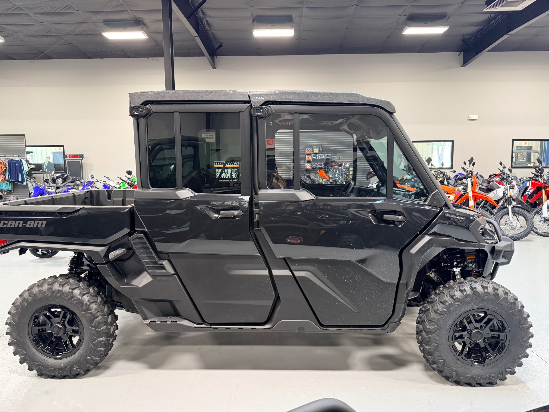2026 Can-Am Defender MAX Lone Star CAB HD11 in Topeka, Kansas - Photo 4