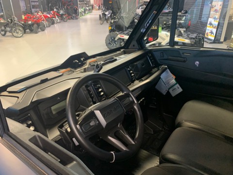 2026 Can-Am Defender MAX XT CAB HD11 in Topeka, Kansas - Photo 4