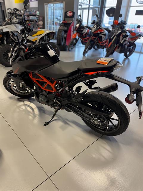 2023 KTM 390 Duke in Topeka, Kansas - Photo 2