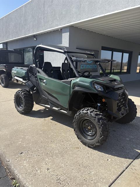 2023 Can-Am Commander DPS 1000R — photo 1 of 9