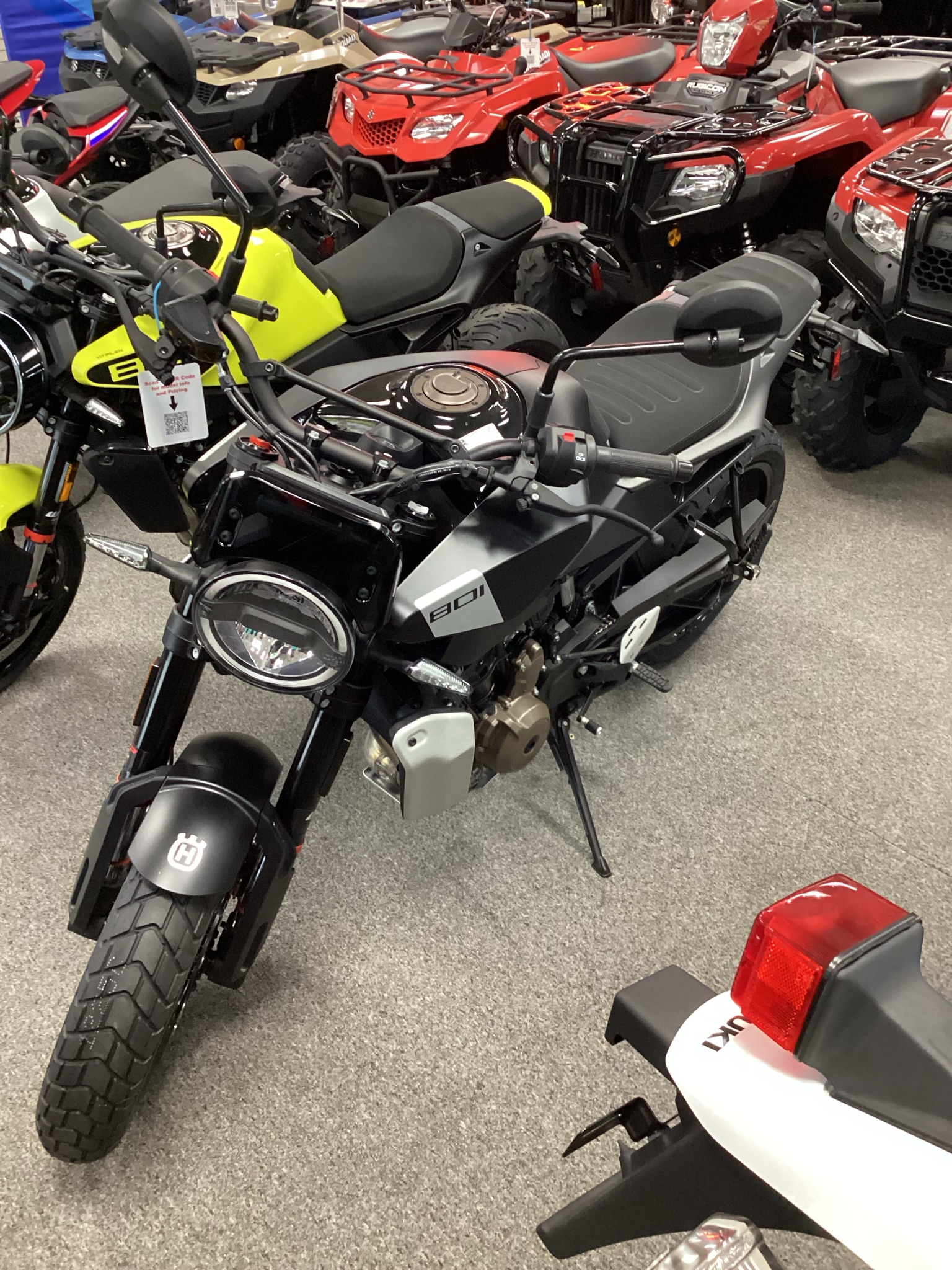 2025 Svartpilen 801