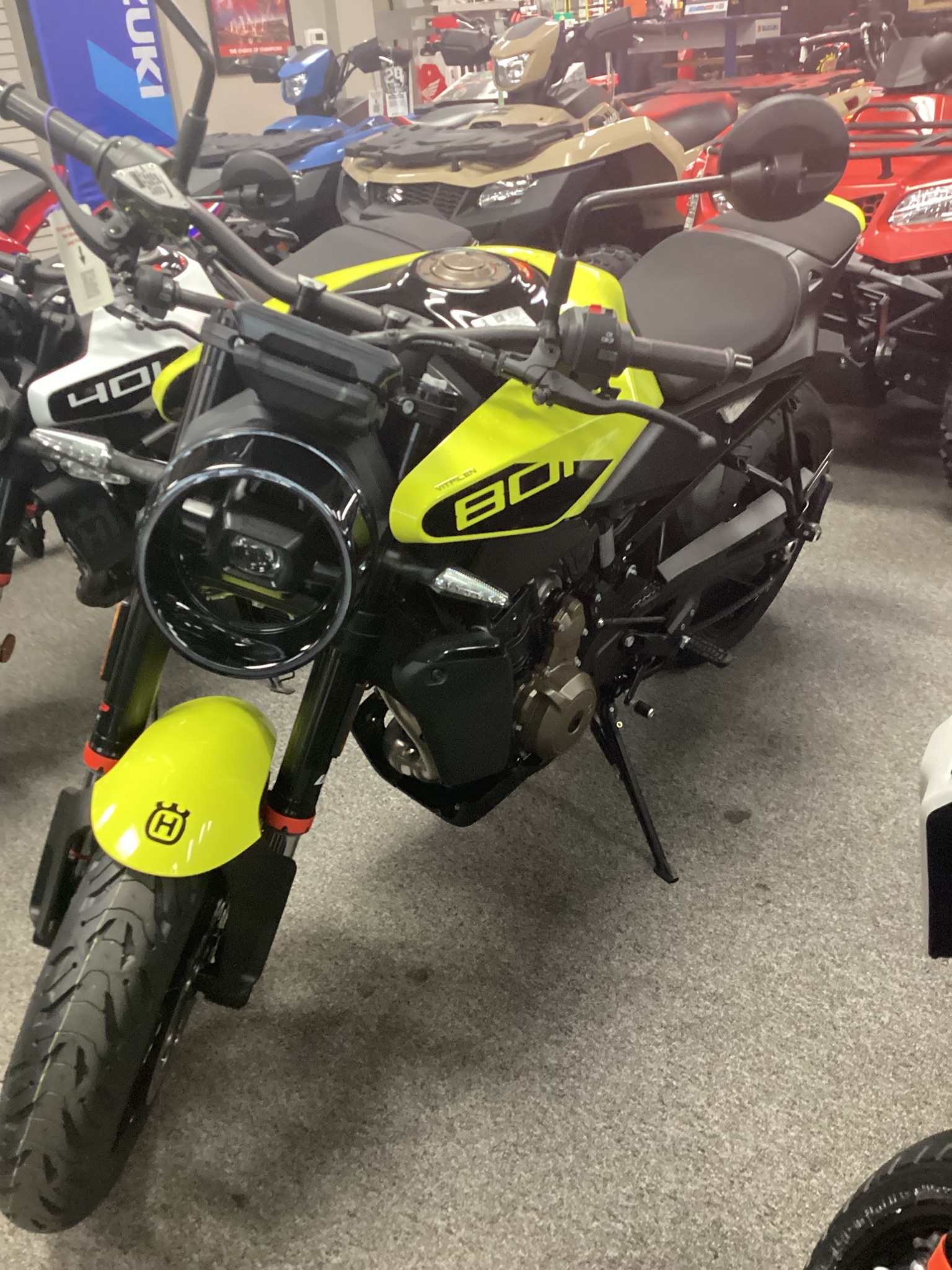 2026 Vitpilen 801