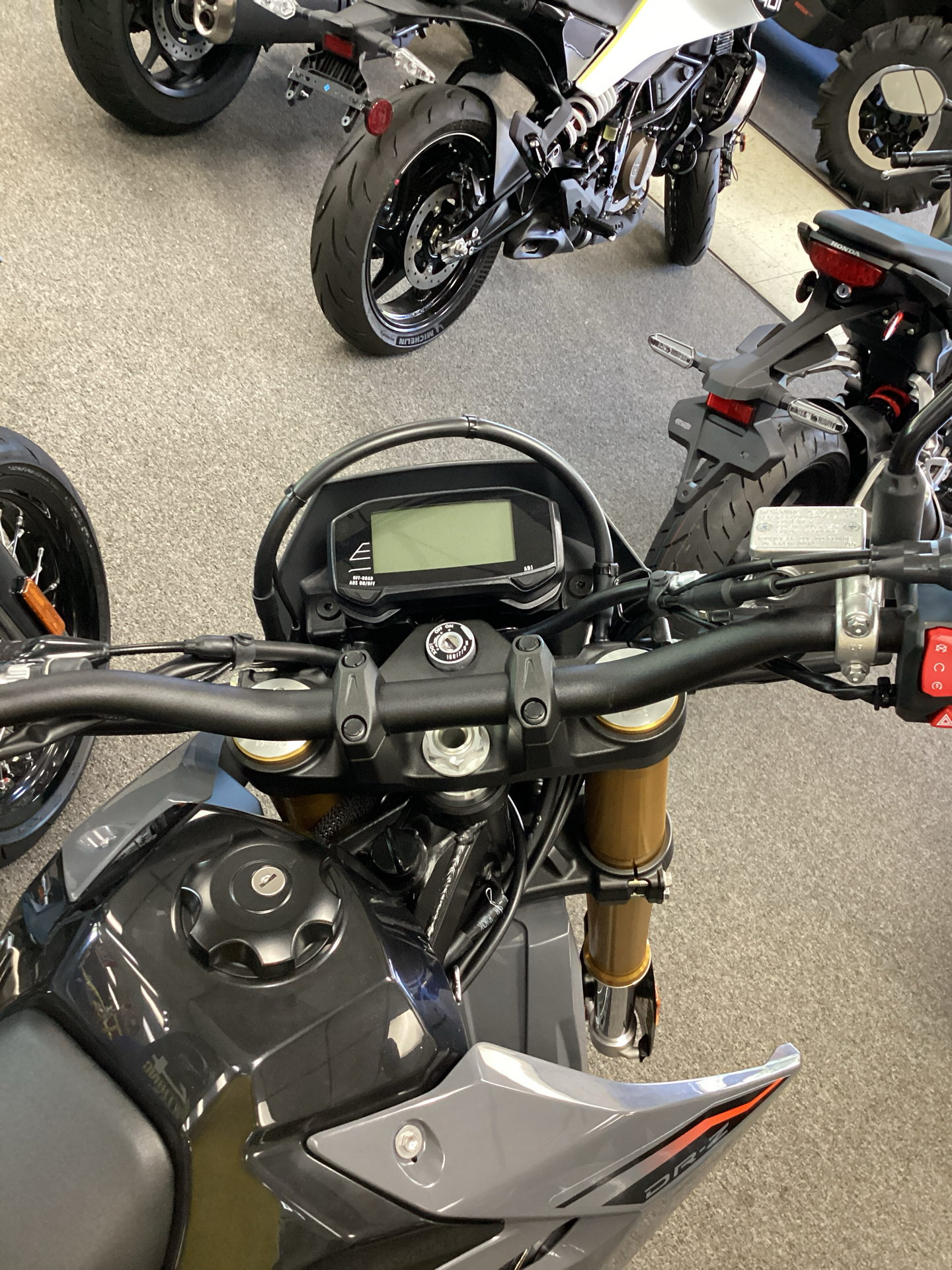 2025 Suzuki DR-Z4S 4