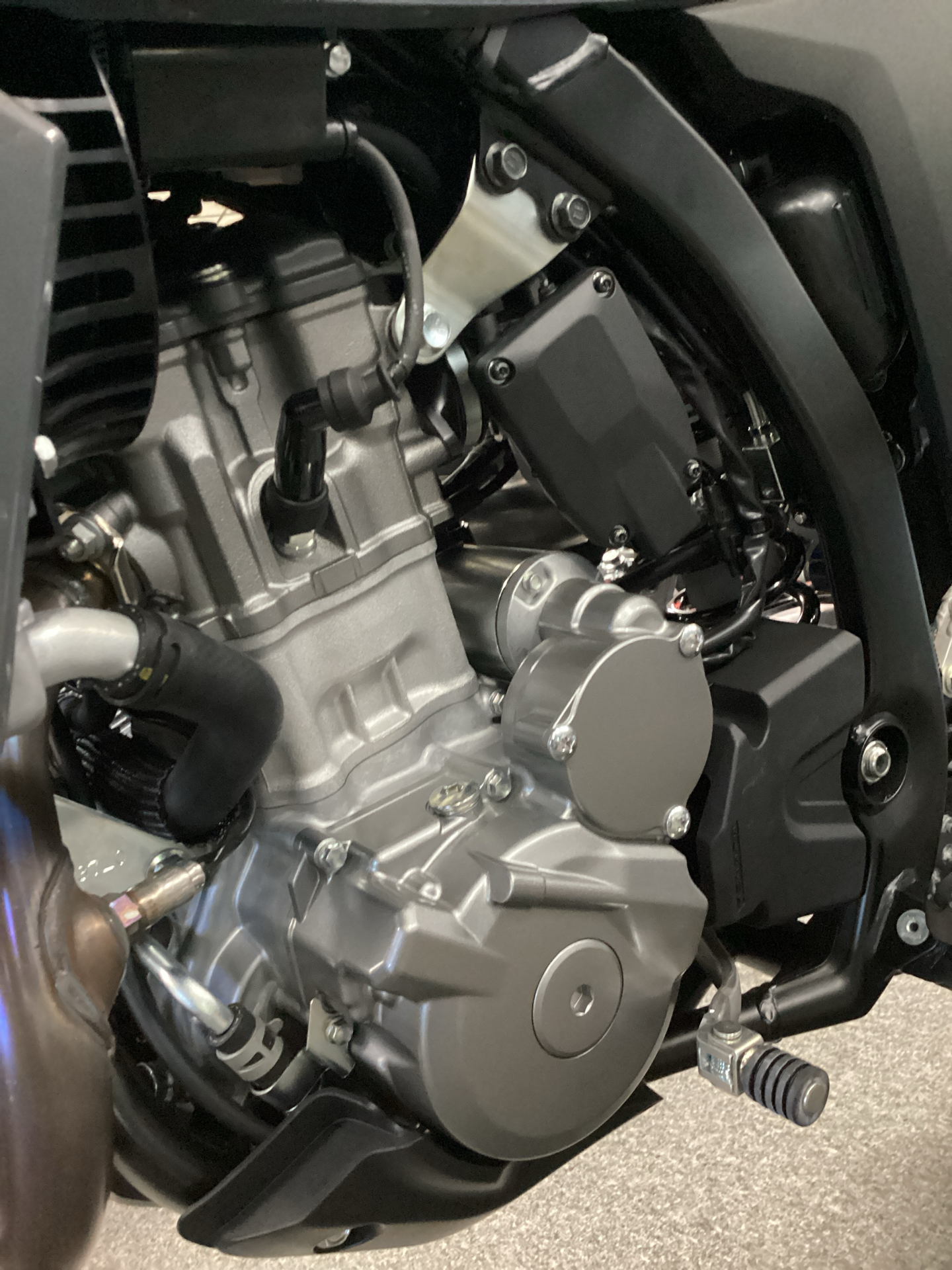 2025 Suzuki DR-Z4S 6
