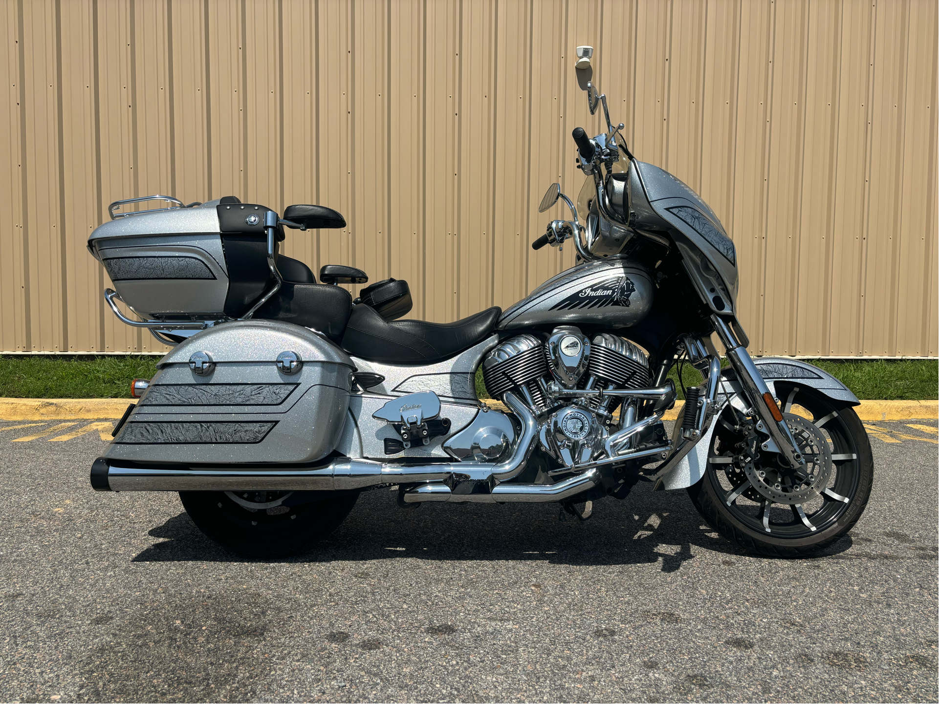 Indian Motorcycle チマヨベスト 2018 Indian Motorcycle Chieftain® Elite Black Hills Silver