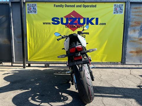 ユーキ Suzuki Takes on 2024 With the Stunning GSX-8R and Game