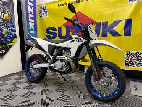 New 2025 Suzuki DR-Z4SM Motorcycles in Van Nuys, CA | SUZ100383