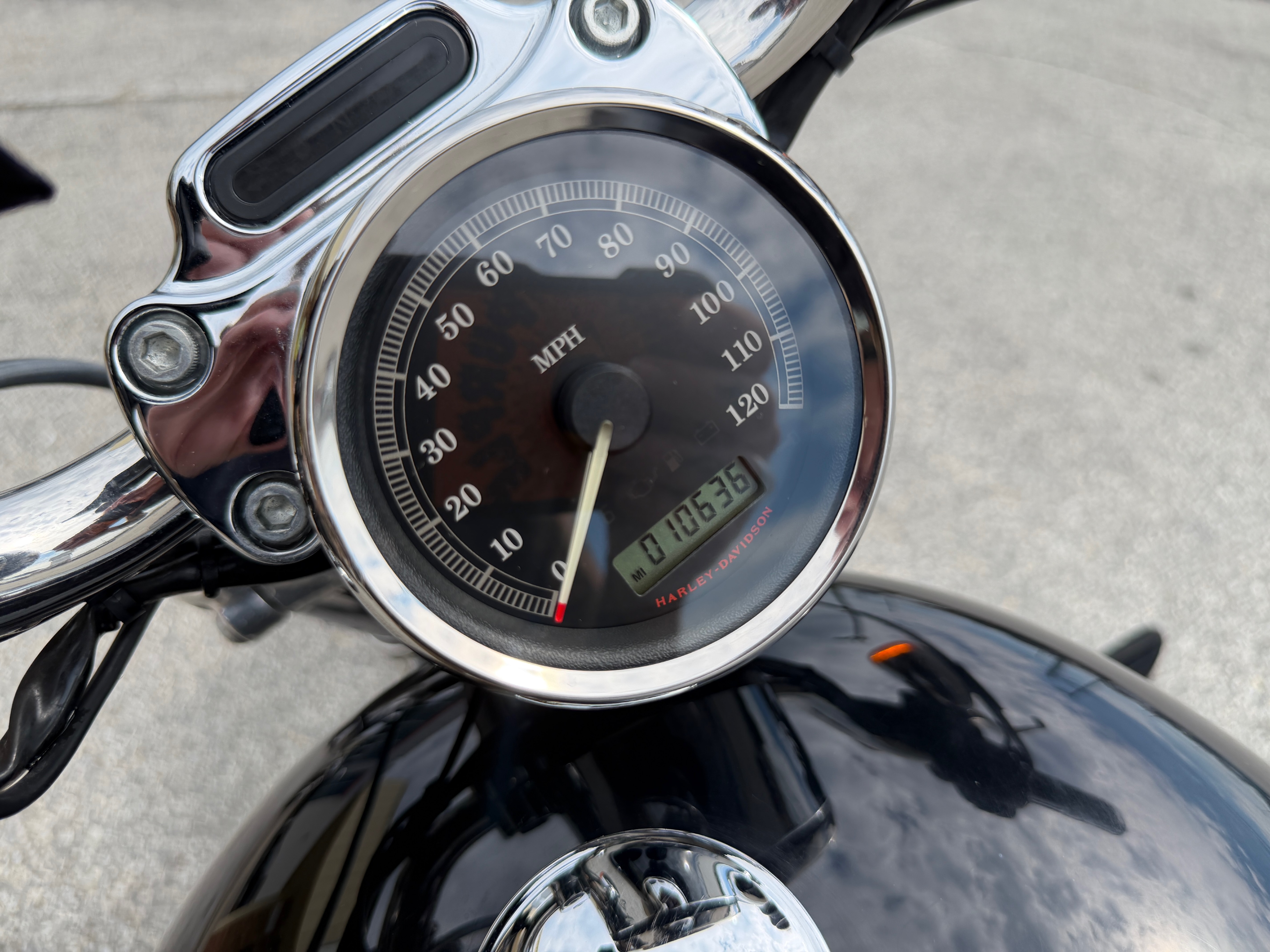 2011 Harley-Davidson Sportster® 1200 Custom 8