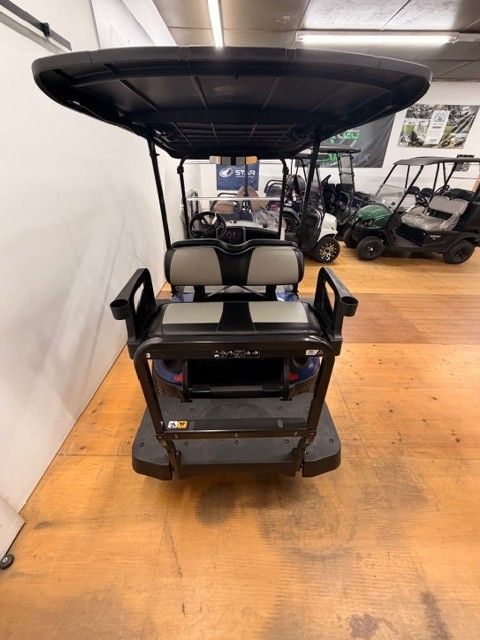 2025 EZGO Express photo 3
