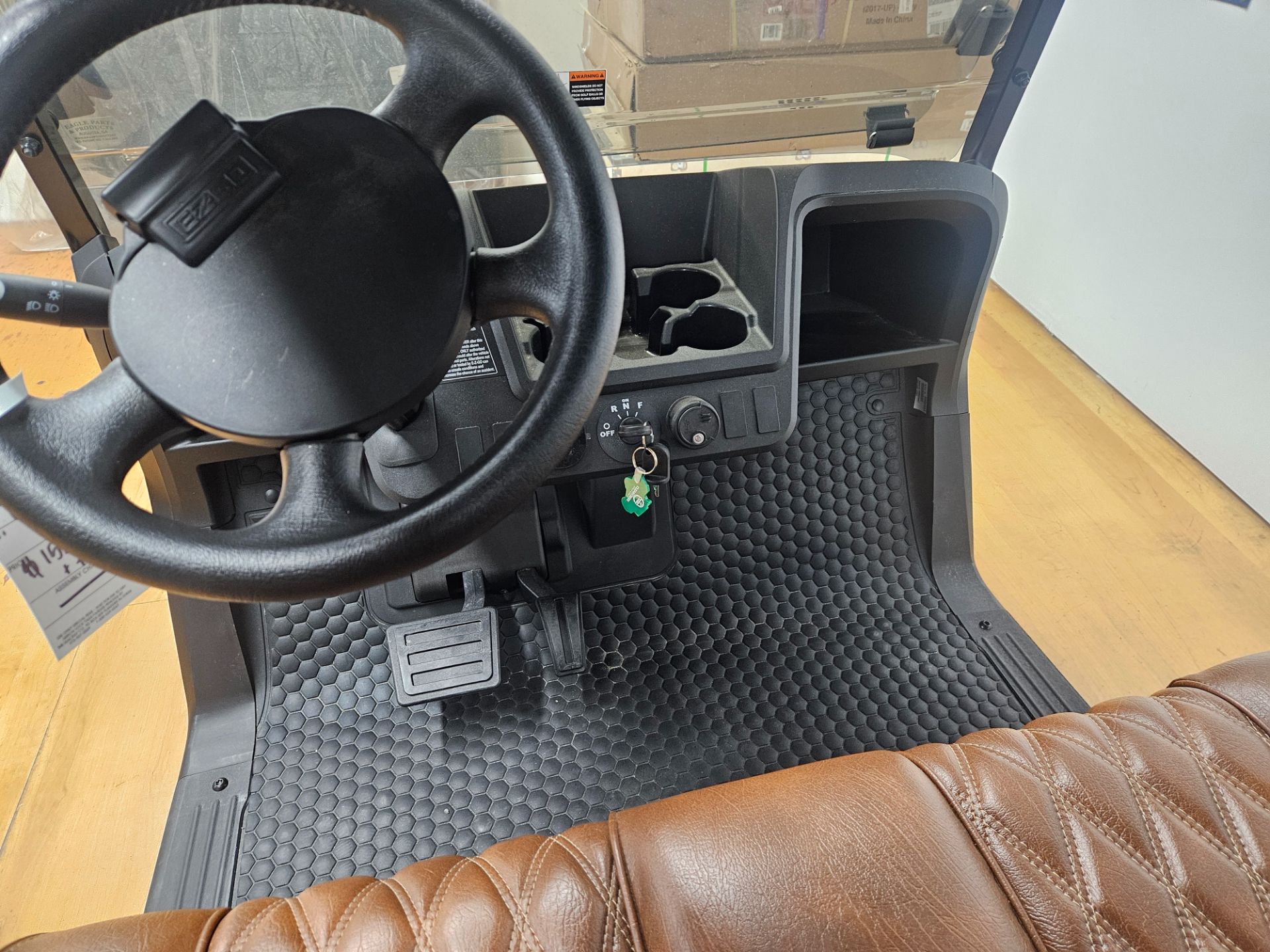 2025 EZGO RXV photo 4