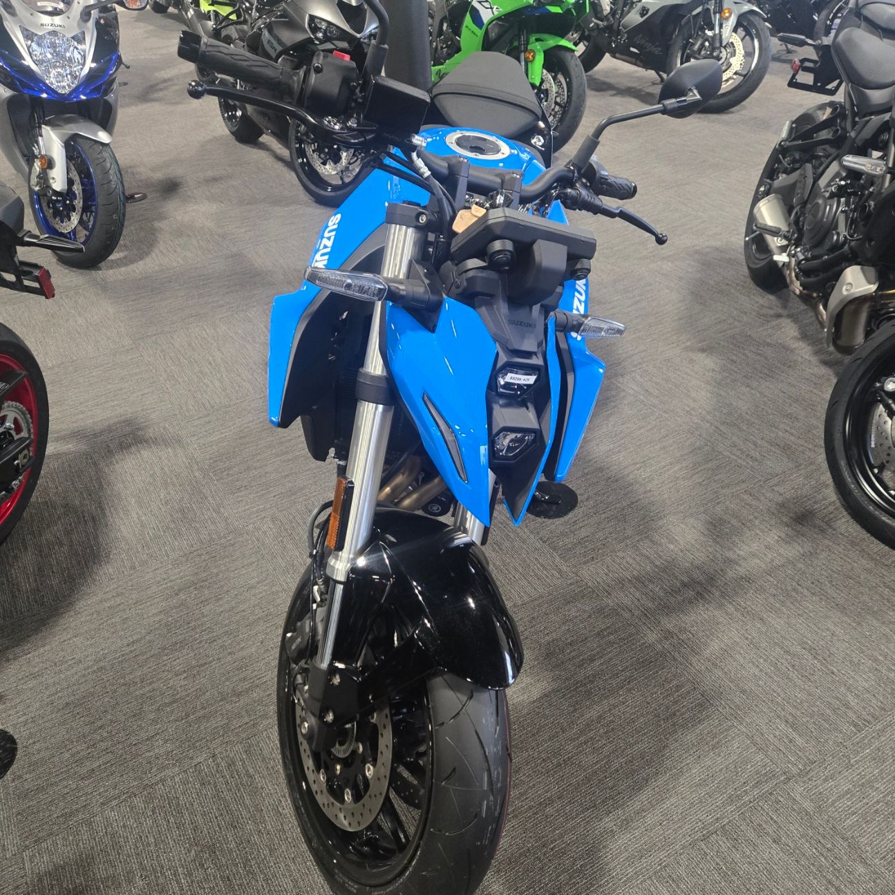 2025 Suzuki GSX-8S 3