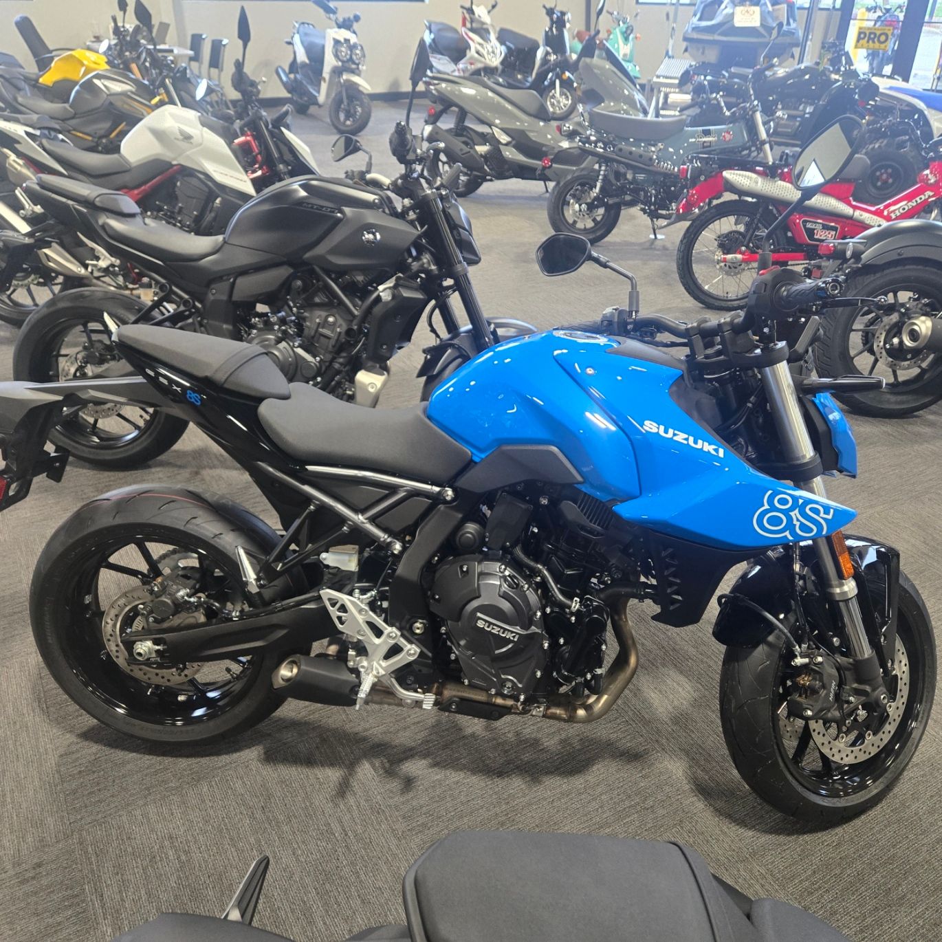 2025 Suzuki GSX-8S 4