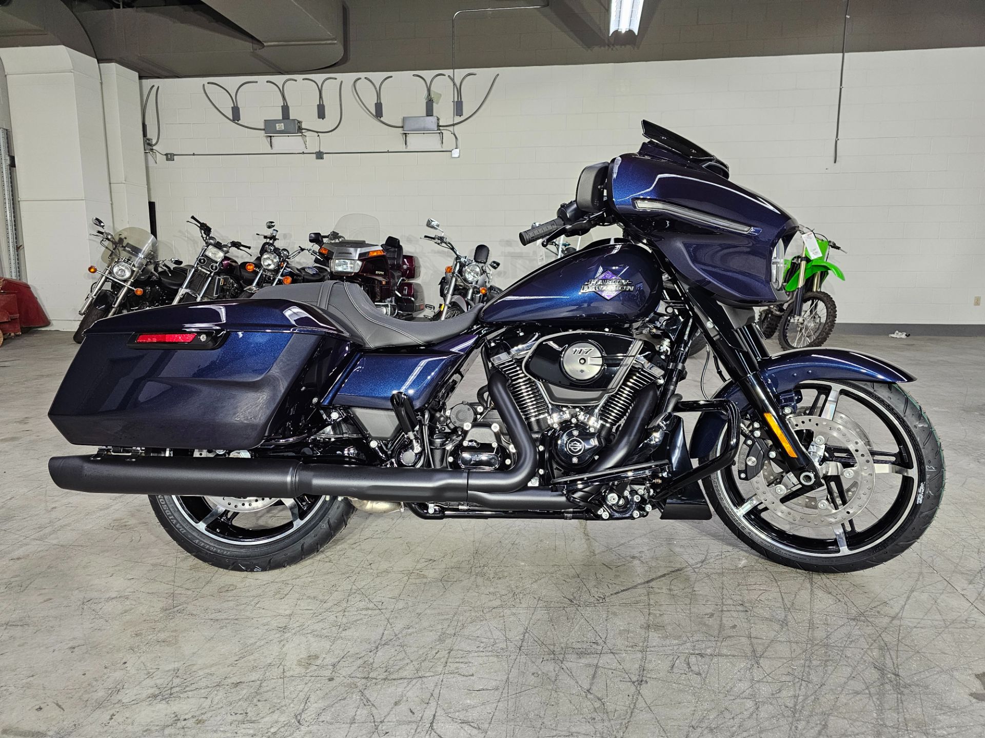 Zephyr Sunglo Blue Harley Davidson Paint New 2025 Harley-Davidson