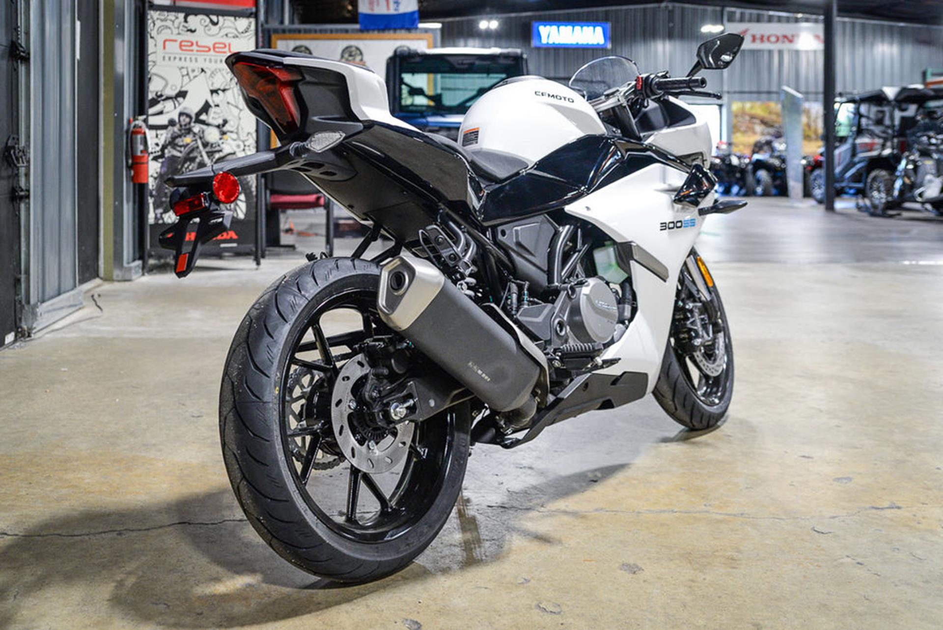2025 CFMOTO 300SS, Madison WI | New Motorcycles for Sale: Specs