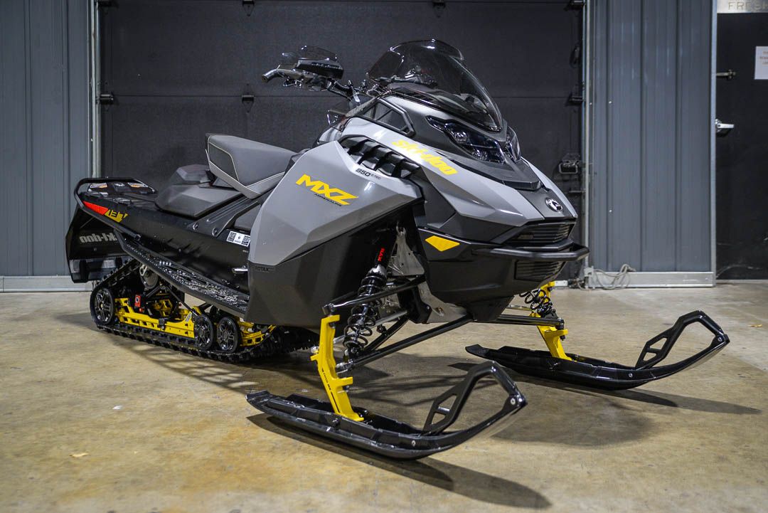 2026 Ski-Doo MXZ Adrenaline 137 850 E-TEC ES Ripsaw 1.25 2