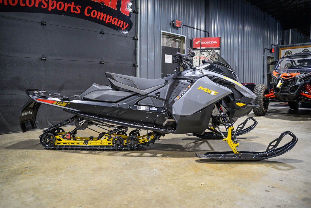 2026 Ski-Doo MXZ Adrenaline 137 850 E-TEC ES Ripsaw 1.25 3