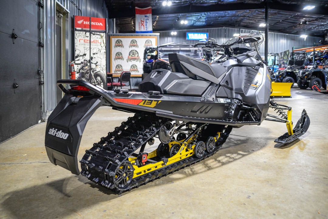 2026 Ski-Doo MXZ Adrenaline 137 850 E-TEC ES Ripsaw 1.25 4