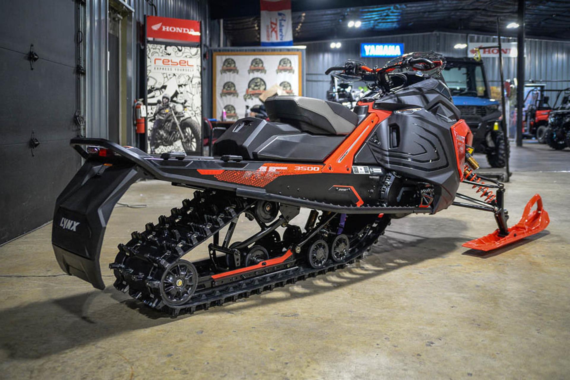 2026 LYNX Rave RE 850 E-TEC Ice Ripper XT 1.5 M.S. / E.S. w/ 10.25 in ...