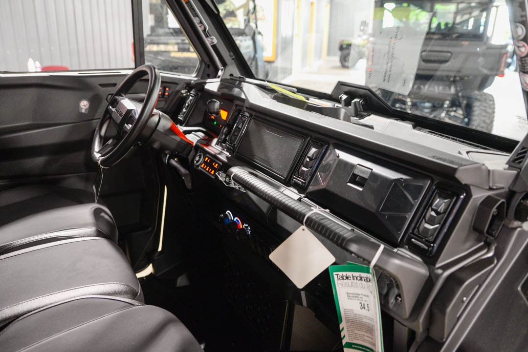 2026 Can-Am™ Defender MAX XT CAB HD11 9