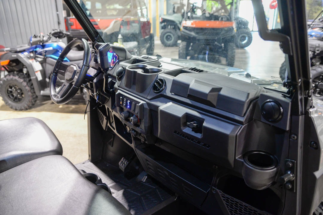 2027 Polaris Ranger Crew XP 1000 Cab 9