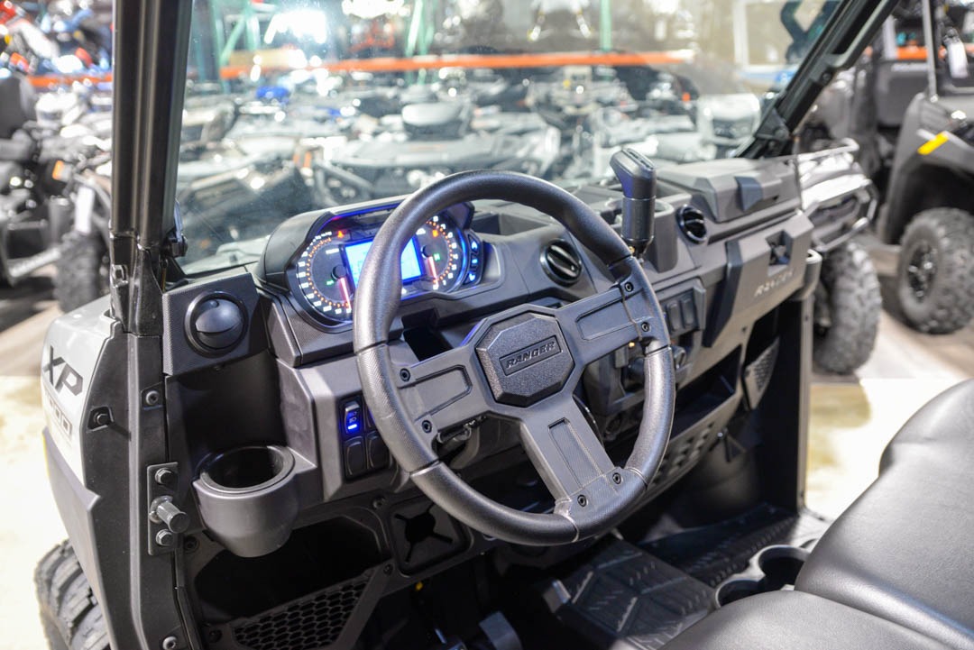 2027 Polaris Ranger Crew XP 1000 Cab 8