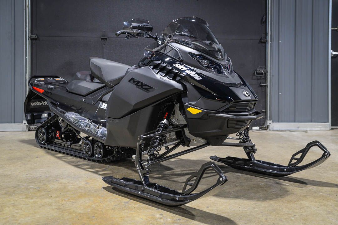 2026 Ski-Doo MXZ Adrenaline 137 850 E-TEC ES Ripsaw 1.25 2