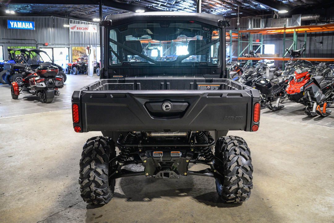 2026 Can-Am™ Defender DPS CAB HD10 8