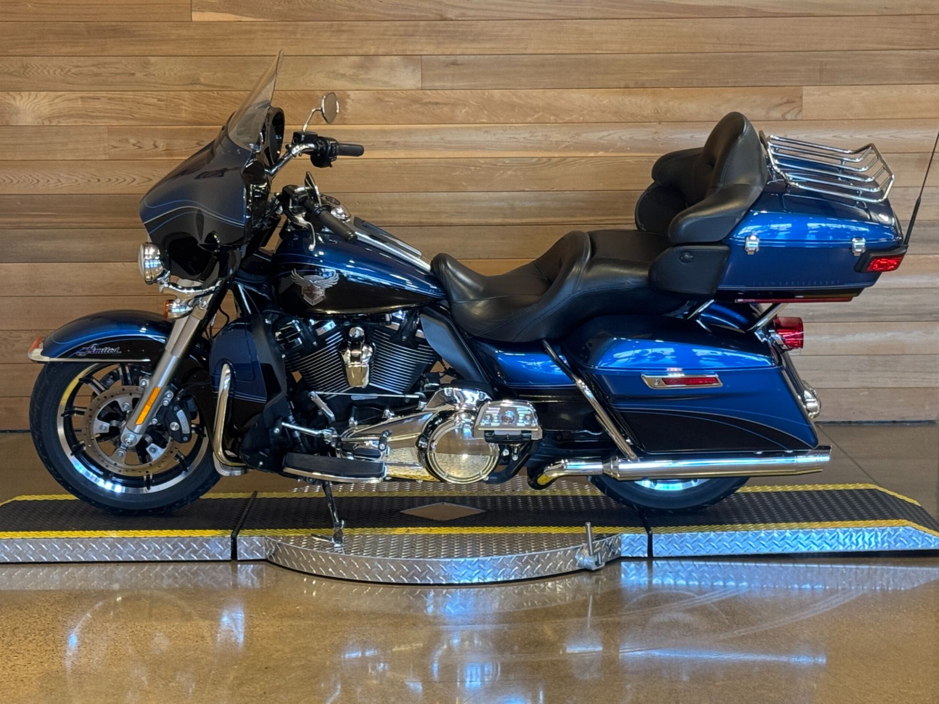 2018 Harley-Davidson 115th Anniversary Ultra Limited in Salem, Oregon - Photo 5