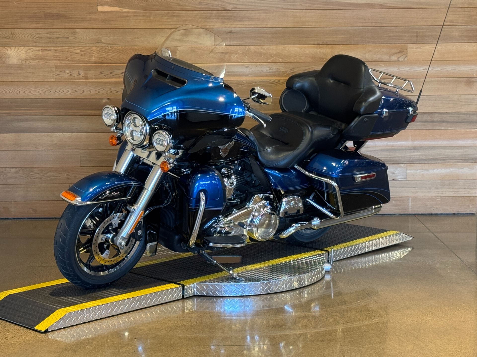 2018 Harley-Davidson 115th Anniversary Ultra Limited in Salem, Oregon - Photo 4