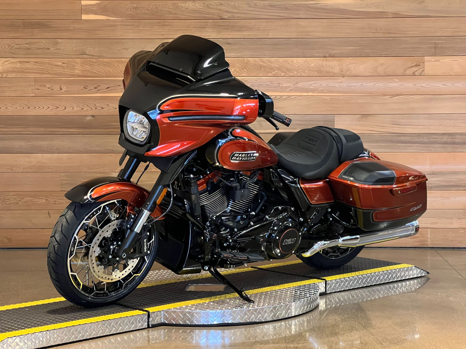 2023 Harley-Davidson CVO™ Street Glide® in Salem, Oregon - Photo 4