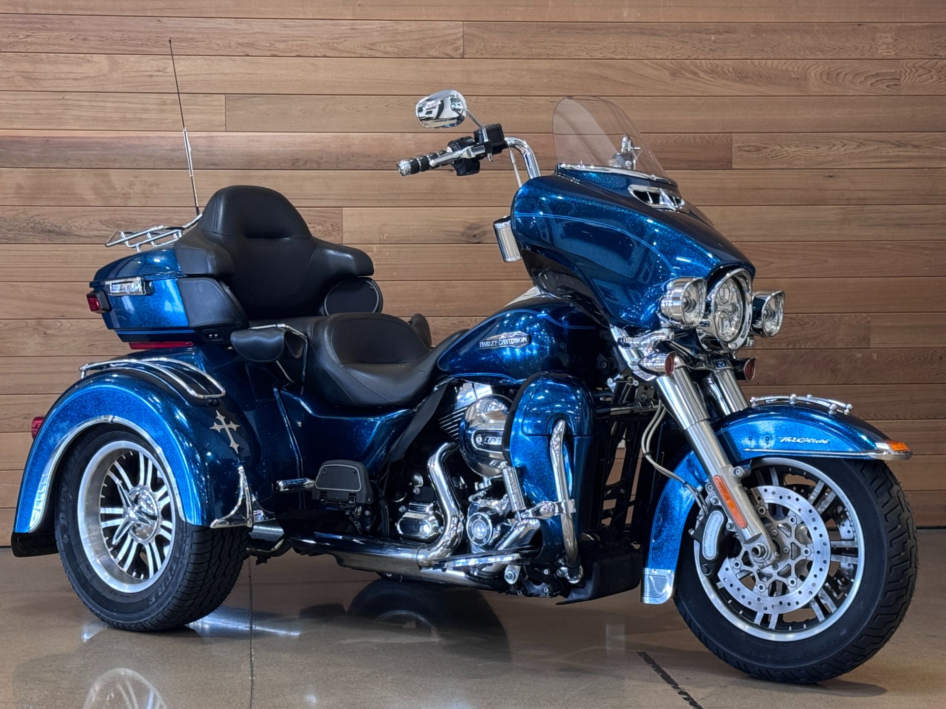 2015 Harley-Davidson Tri Glide® Ultra in Salem, Oregon - Photo 2