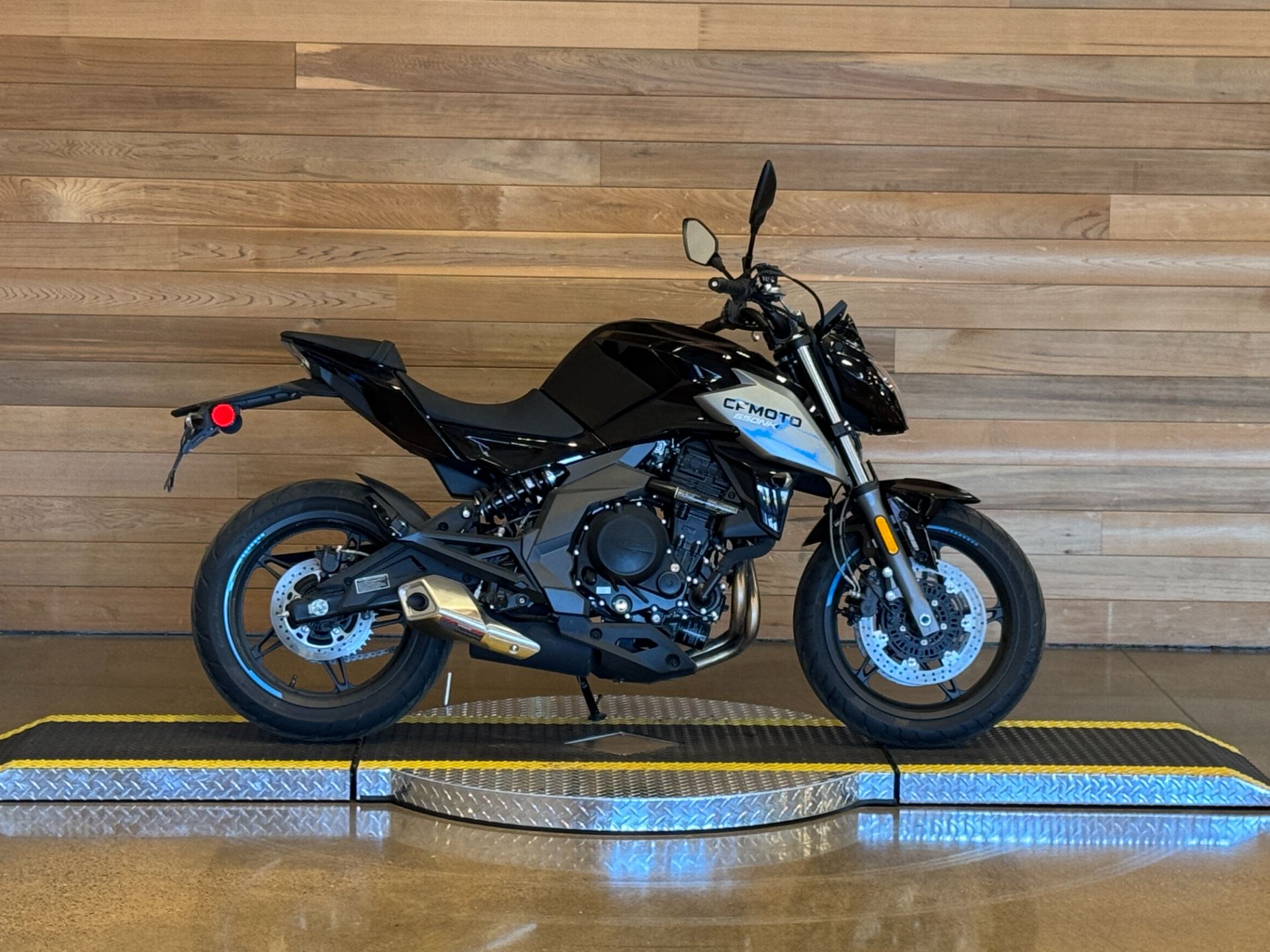 2022 CFMOTO 650NK in Salem, Oregon - Photo 1