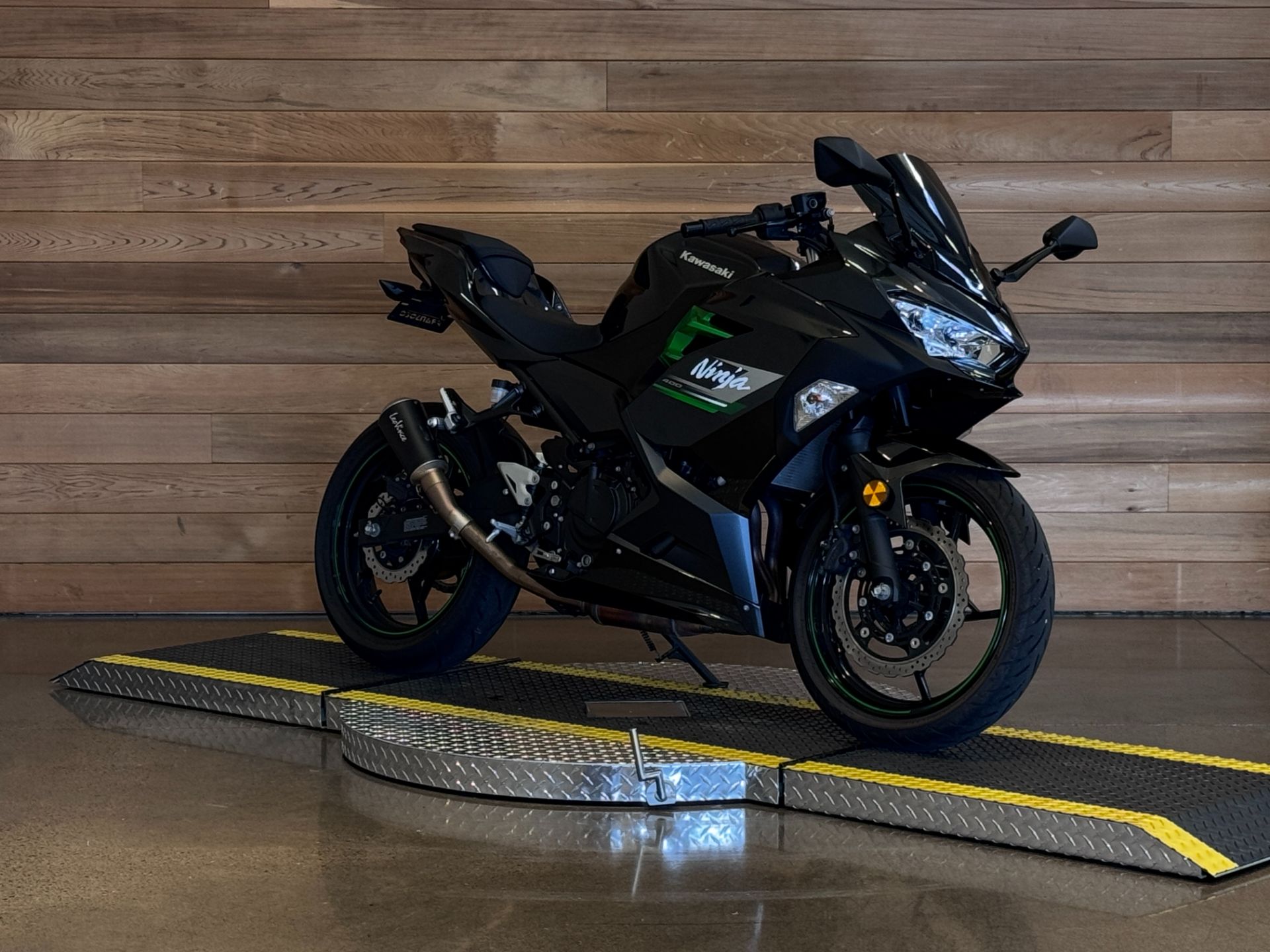 2023 Kawasaki Ninja 400 ABS in Salem, Oregon - Photo 2
