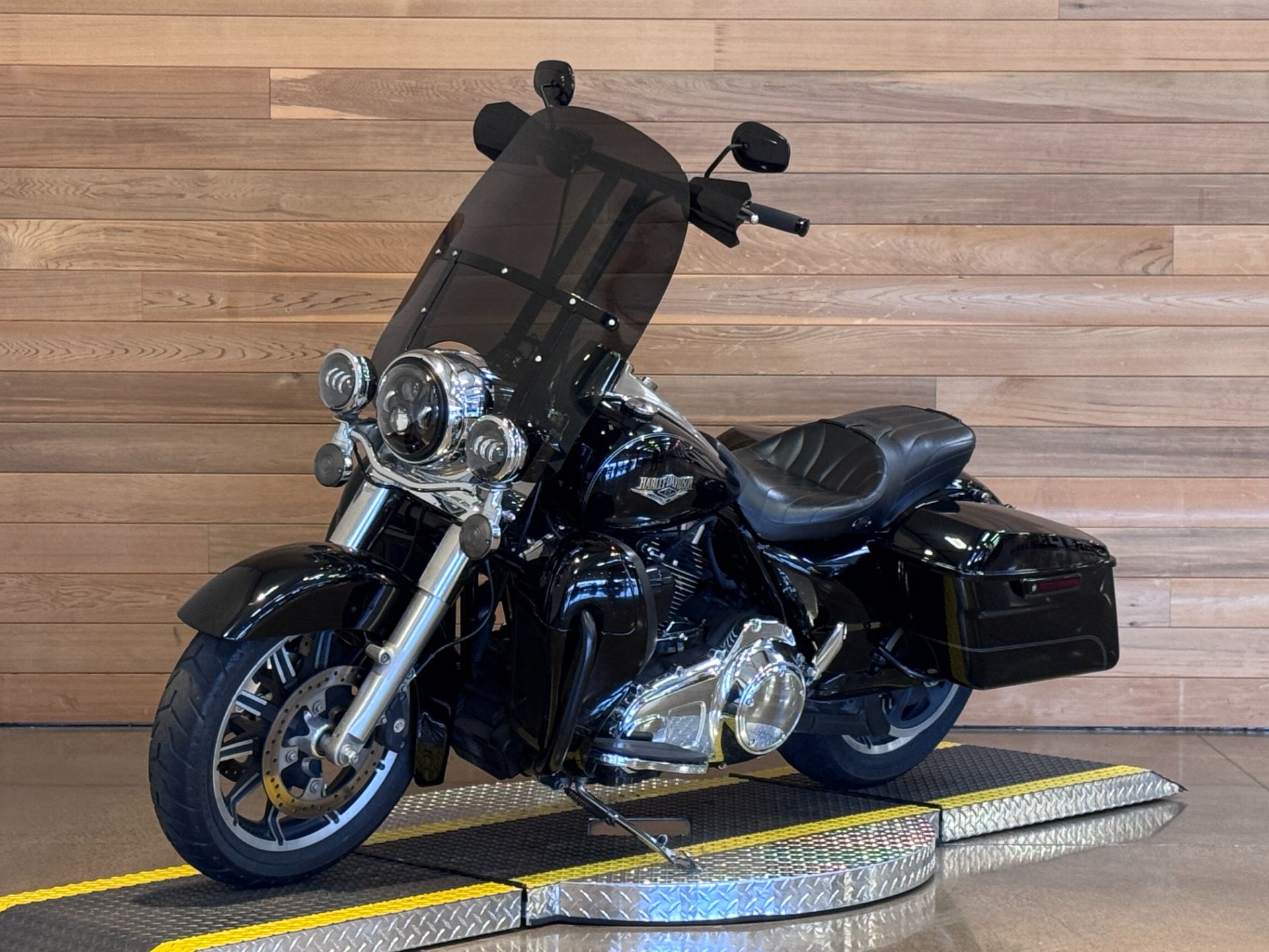 2015 Harley-Davidson Road King® in Salem, Oregon - Photo 4