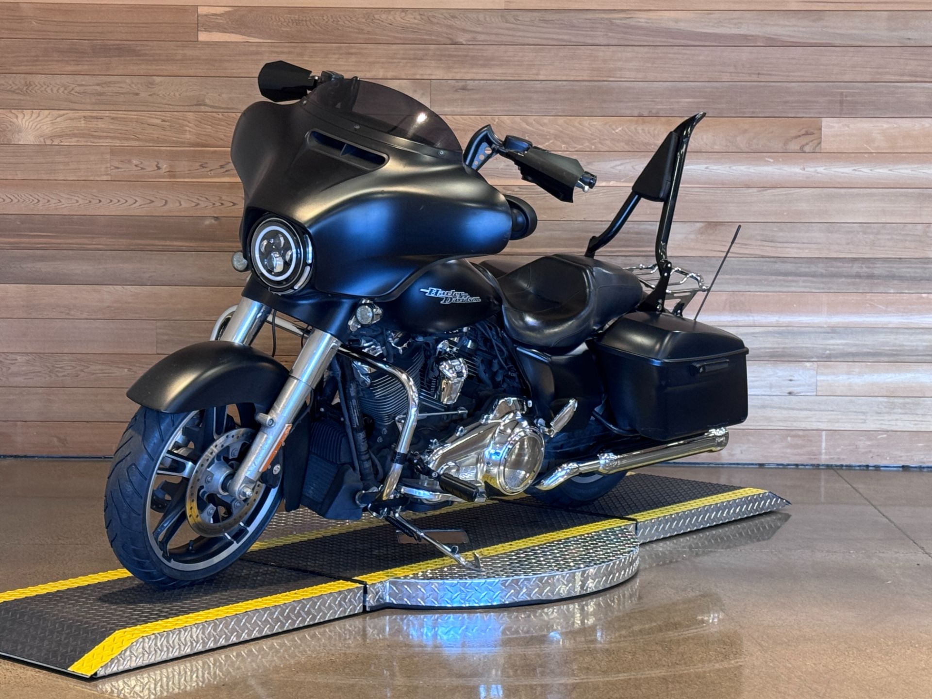 2017 Harley-Davidson Street Glide® Special in Salem, Oregon - Photo 4