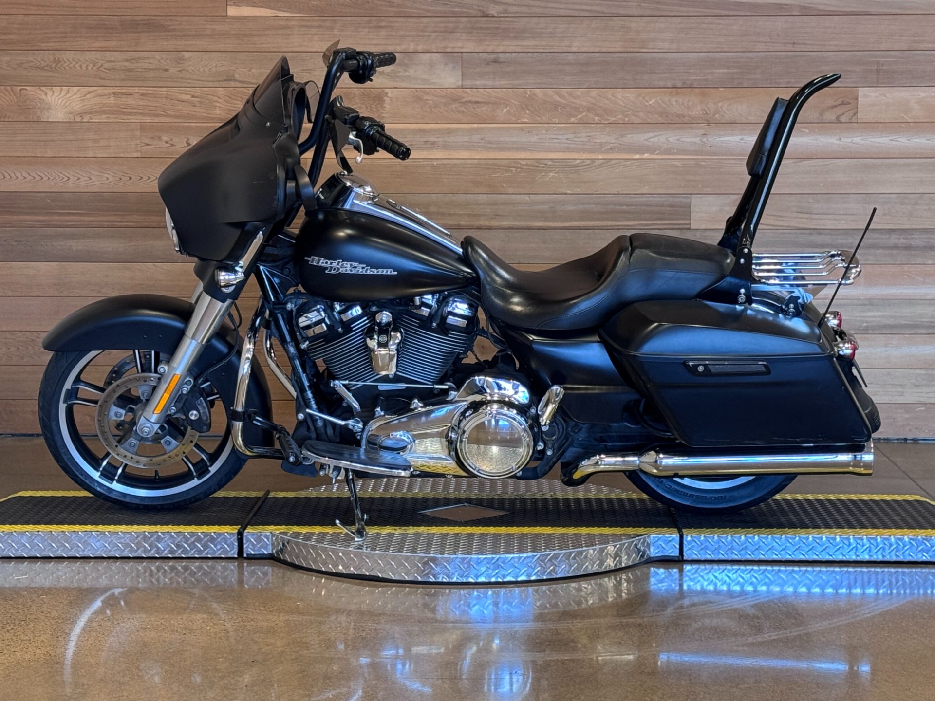 2017 Harley-Davidson Street Glide® Special in Salem, Oregon - Photo 5