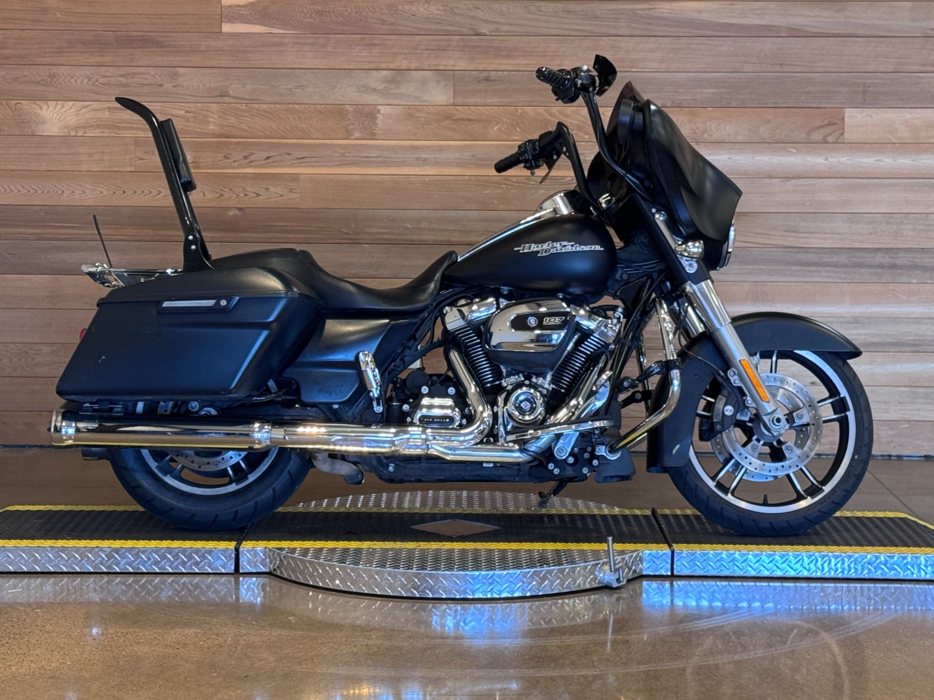 2017 Harley-Davidson Street Glide® Special in Salem, Oregon - Photo 1