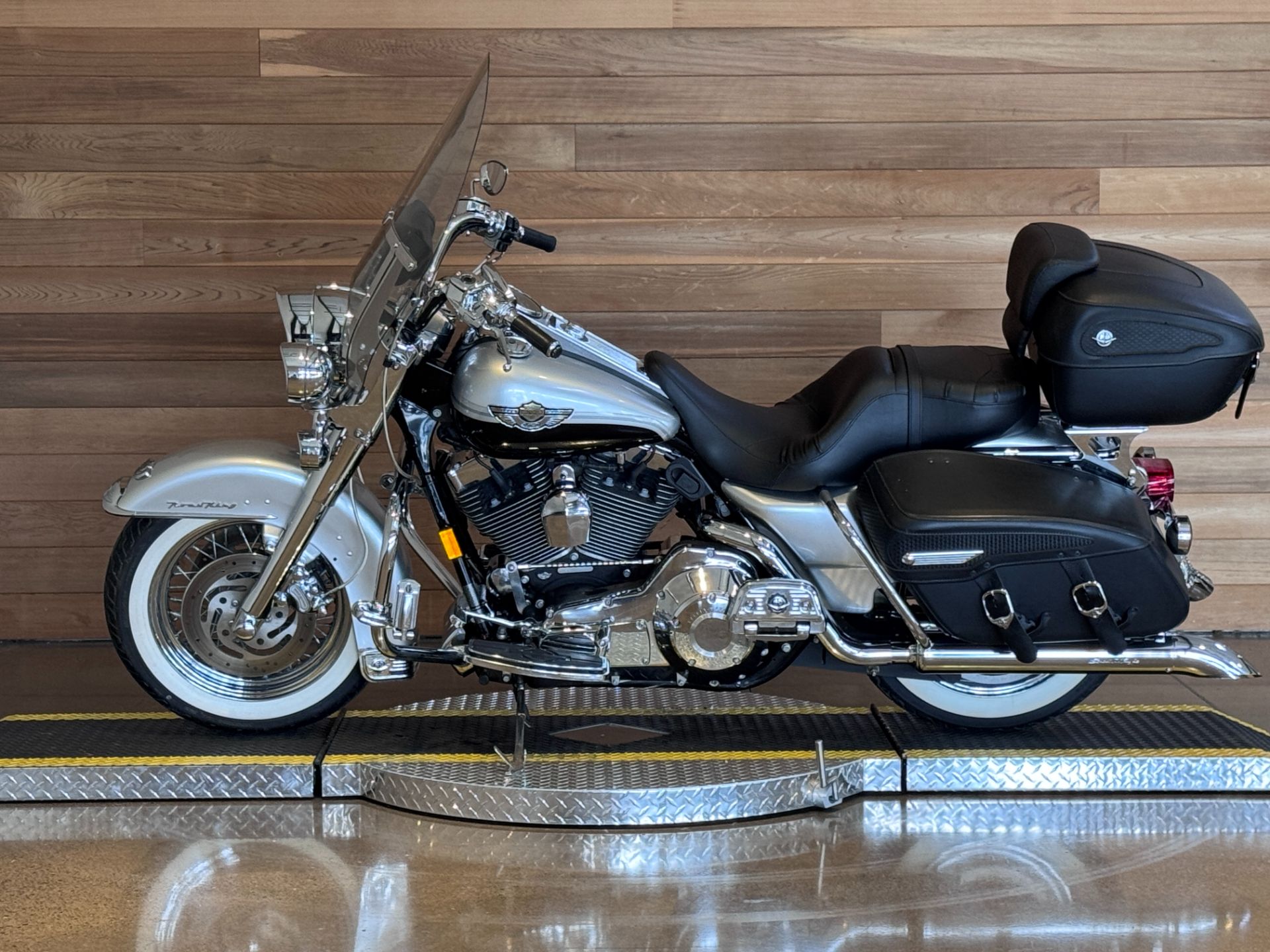 2003 Harley-Davidson FLHRCI Road King® Classic in Salem, Oregon - Photo 5